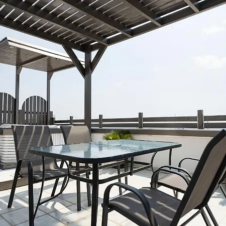 Apartment Harbour Lounge