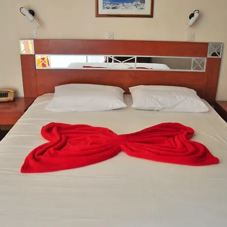 Mamouzelos Aparthotel