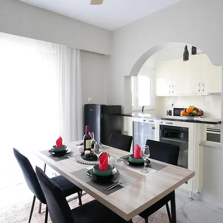Golden Olive Apartment *