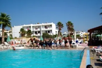 Peters Kool Pool Apts Hotel