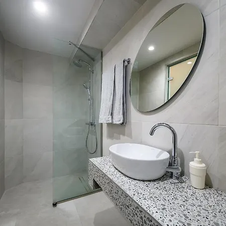 Noa Beachfront Apartment