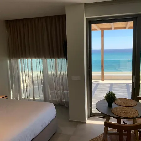 Noa Beachfront Apartment *