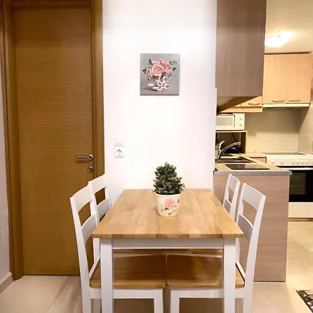 Apartment Studio By The Sea