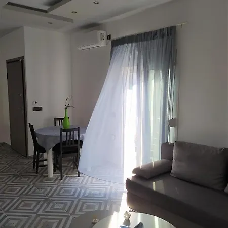 Apartment F & P *