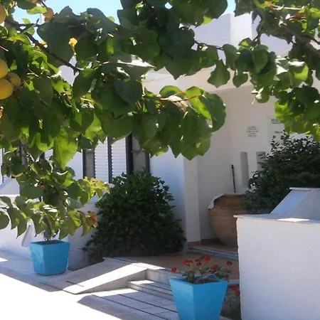 Nikos 2 & Aparthotel