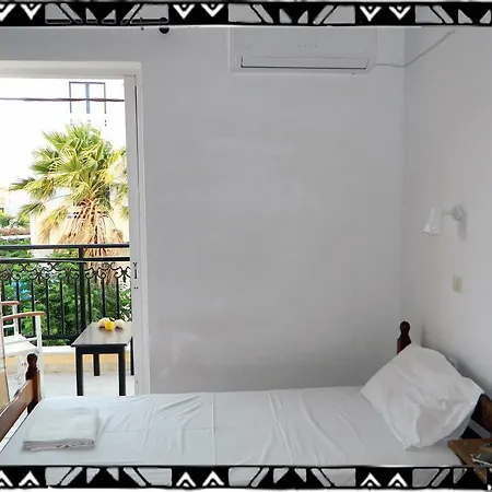 Minakos Apartments *