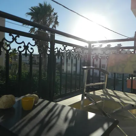 Minakos Apartments *