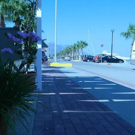 Minakos Apartments *