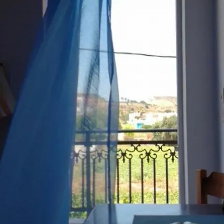 Minakos Apartments *