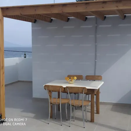Fotaki's - Comfortable Newbuilt 2 Bedroom Home, 20 Meters From The Sea