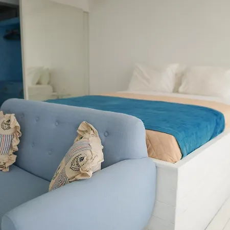 Boathouse Hotel *