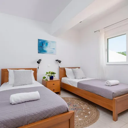 Einalia Homes By The Holiday home