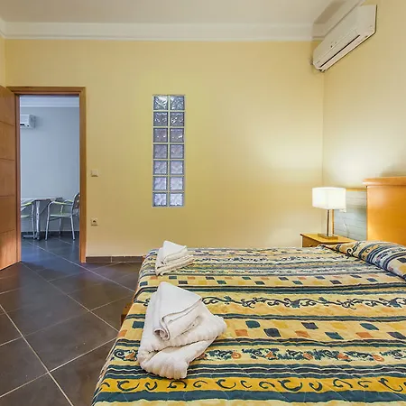 Aparthotel Argiri &